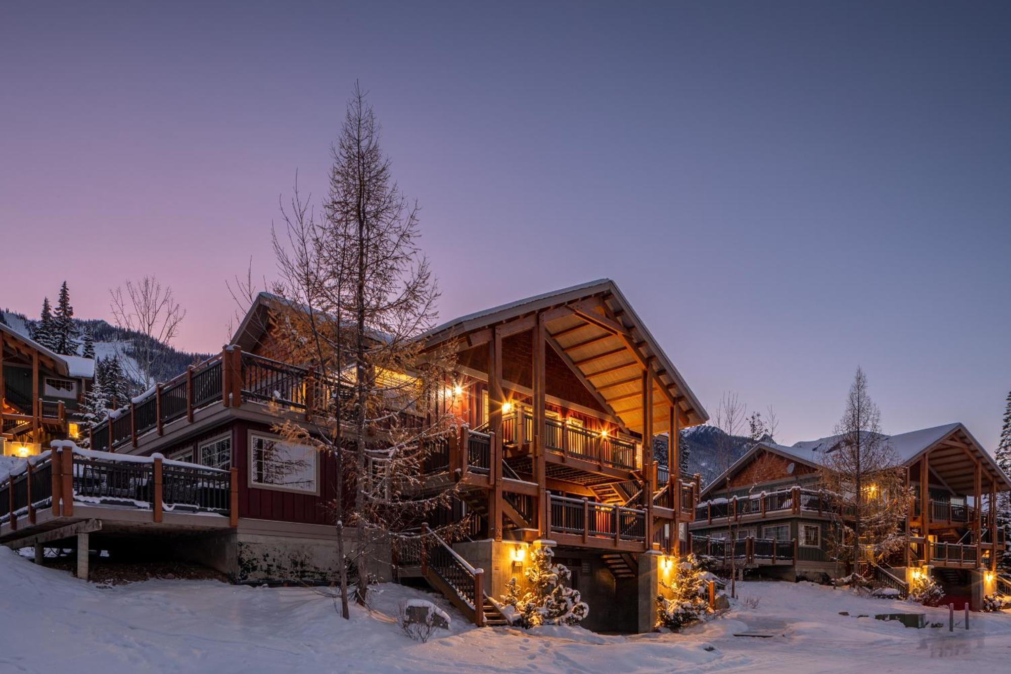 Lush Mountain Accommodations Golden Eksteriør bilde