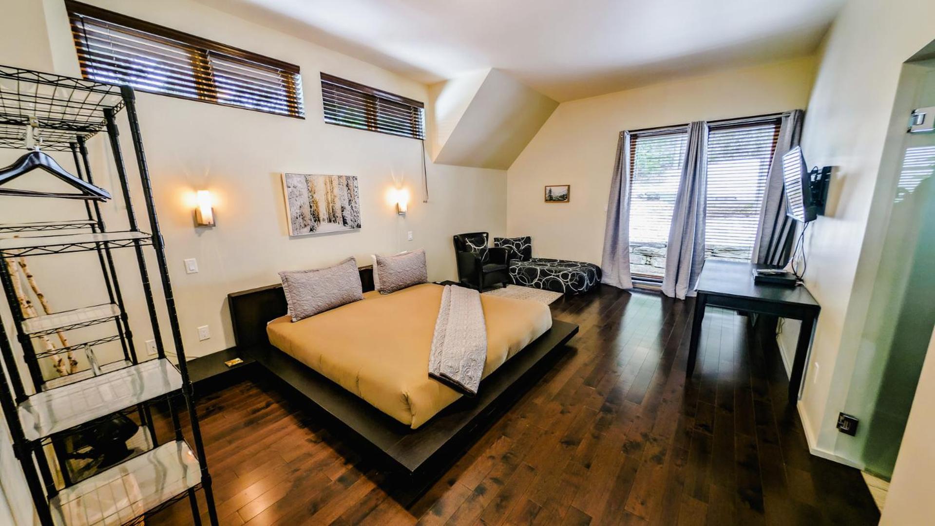 Lush Mountain Accommodations Golden Eksteriør bilde