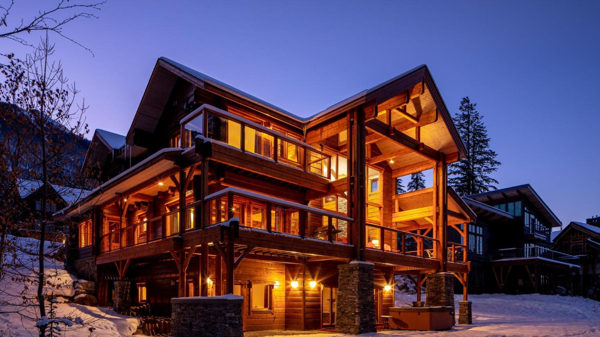 Lush Mountain Accommodations Golden Eksteriør bilde