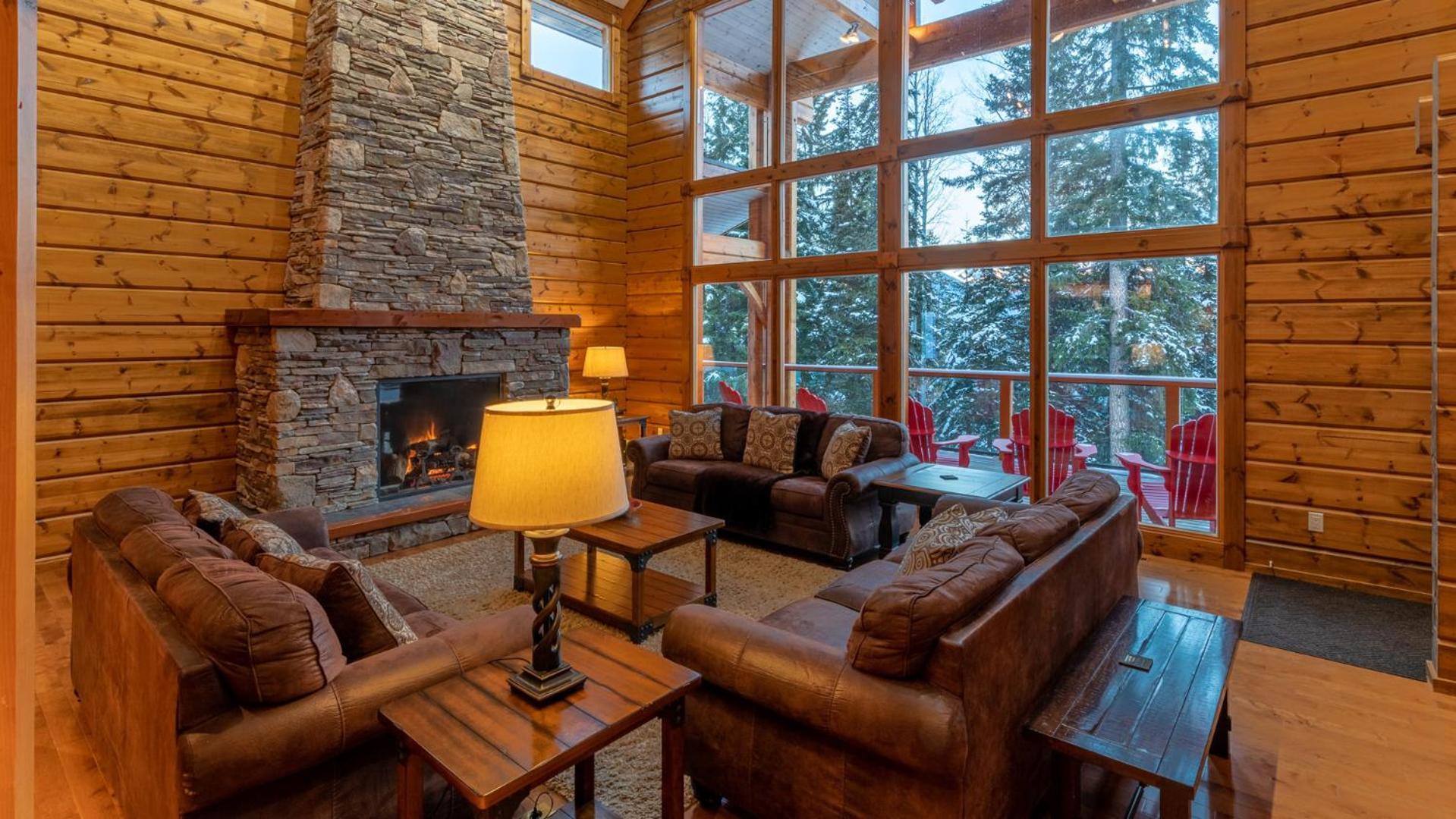 Lush Mountain Accommodations Golden Eksteriør bilde
