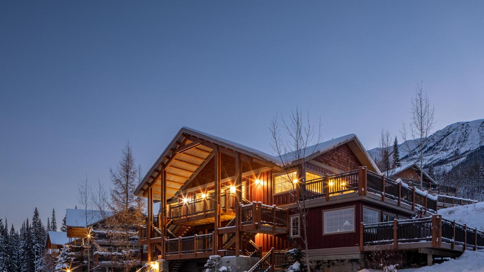 Lush Mountain Accommodations Golden Eksteriør bilde