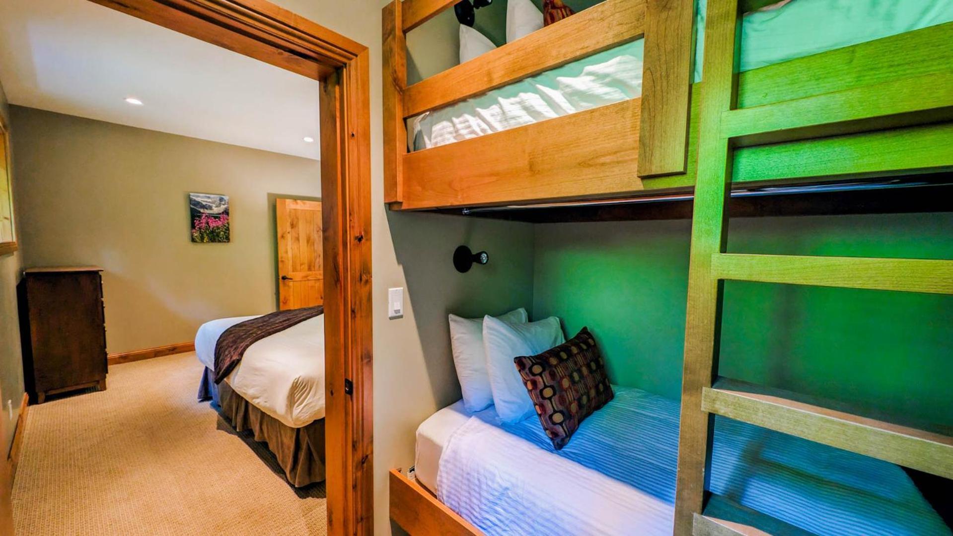 Lush Mountain Accommodations Golden Rom bilde