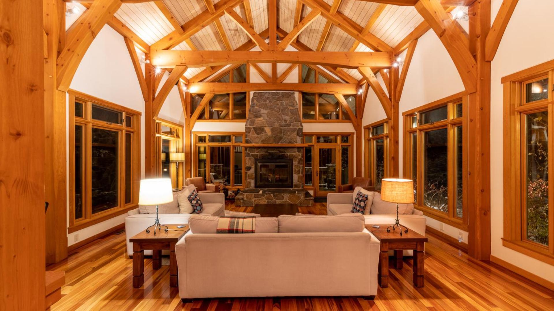 Lush Mountain Accommodations Golden Eksteriør bilde