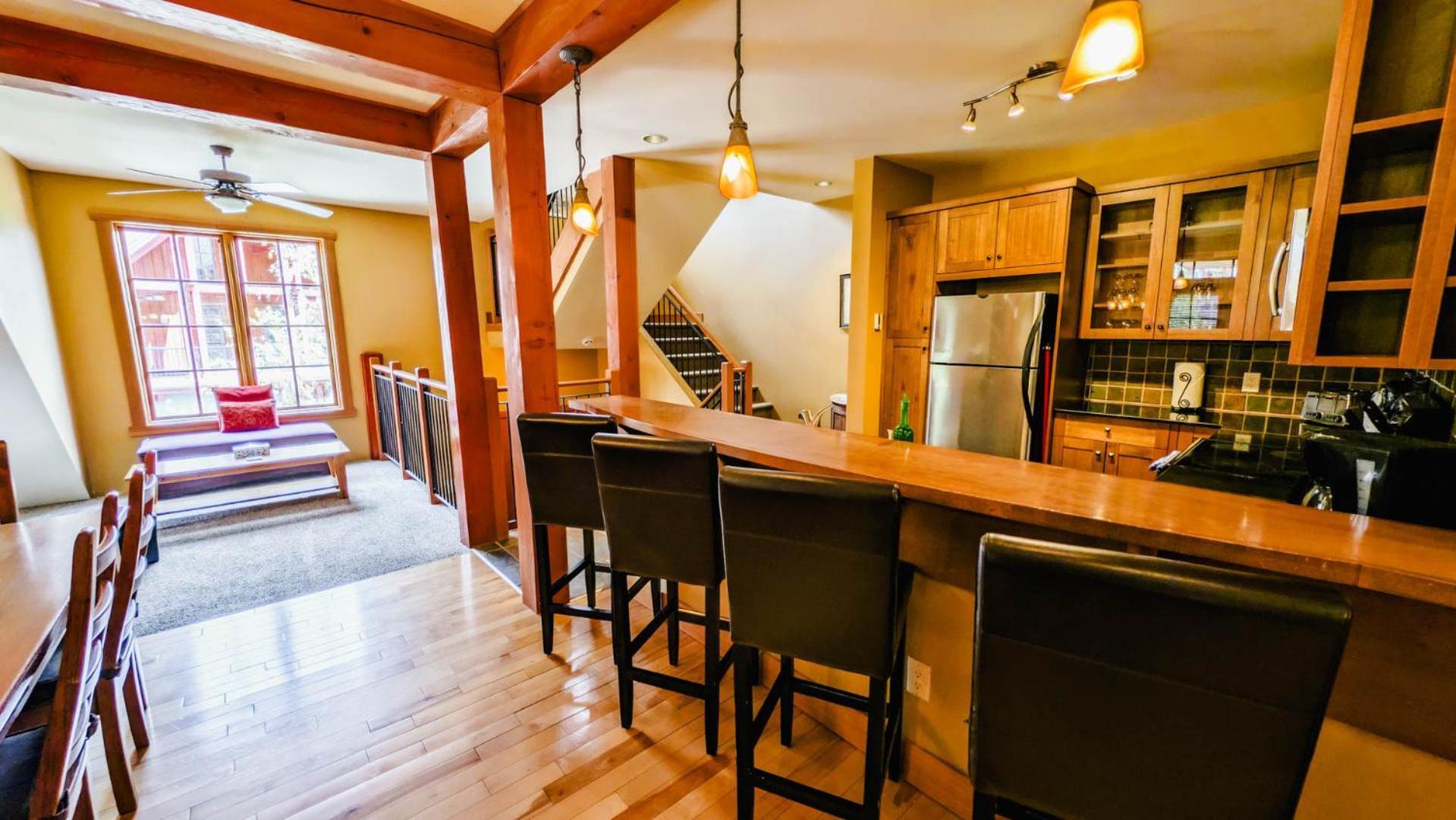 Lush Mountain Accommodations Golden Rom bilde