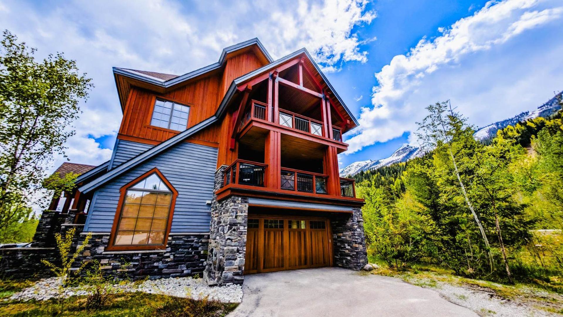 Lush Mountain Accommodations Golden Eksteriør bilde